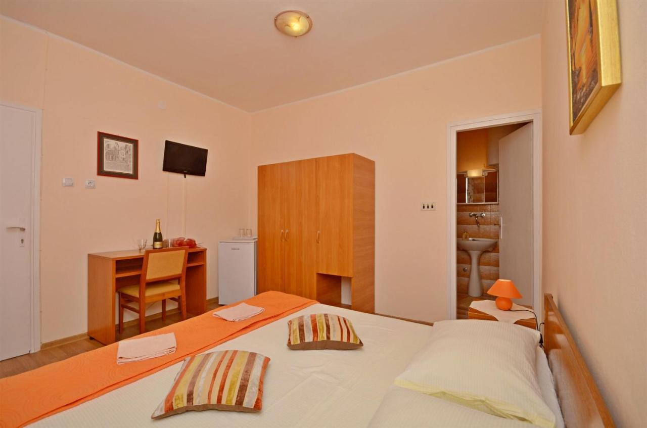 Apartment And Room Ivica Vodice Bagian luar foto