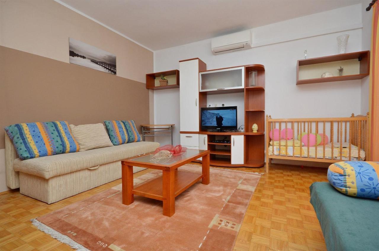 Apartment And Room Ivica Vodice Bagian luar foto