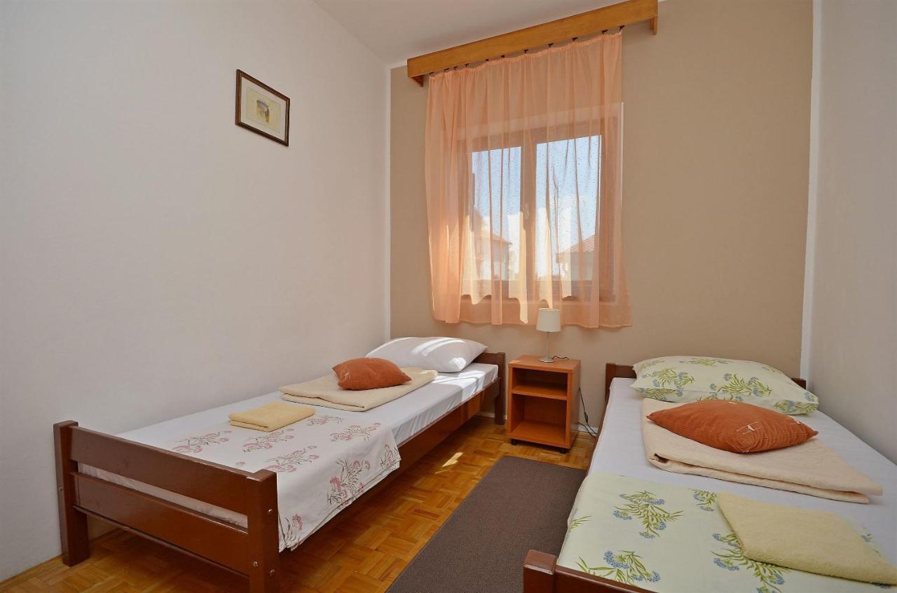 Apartment And Room Ivica Vodice Bagian luar foto