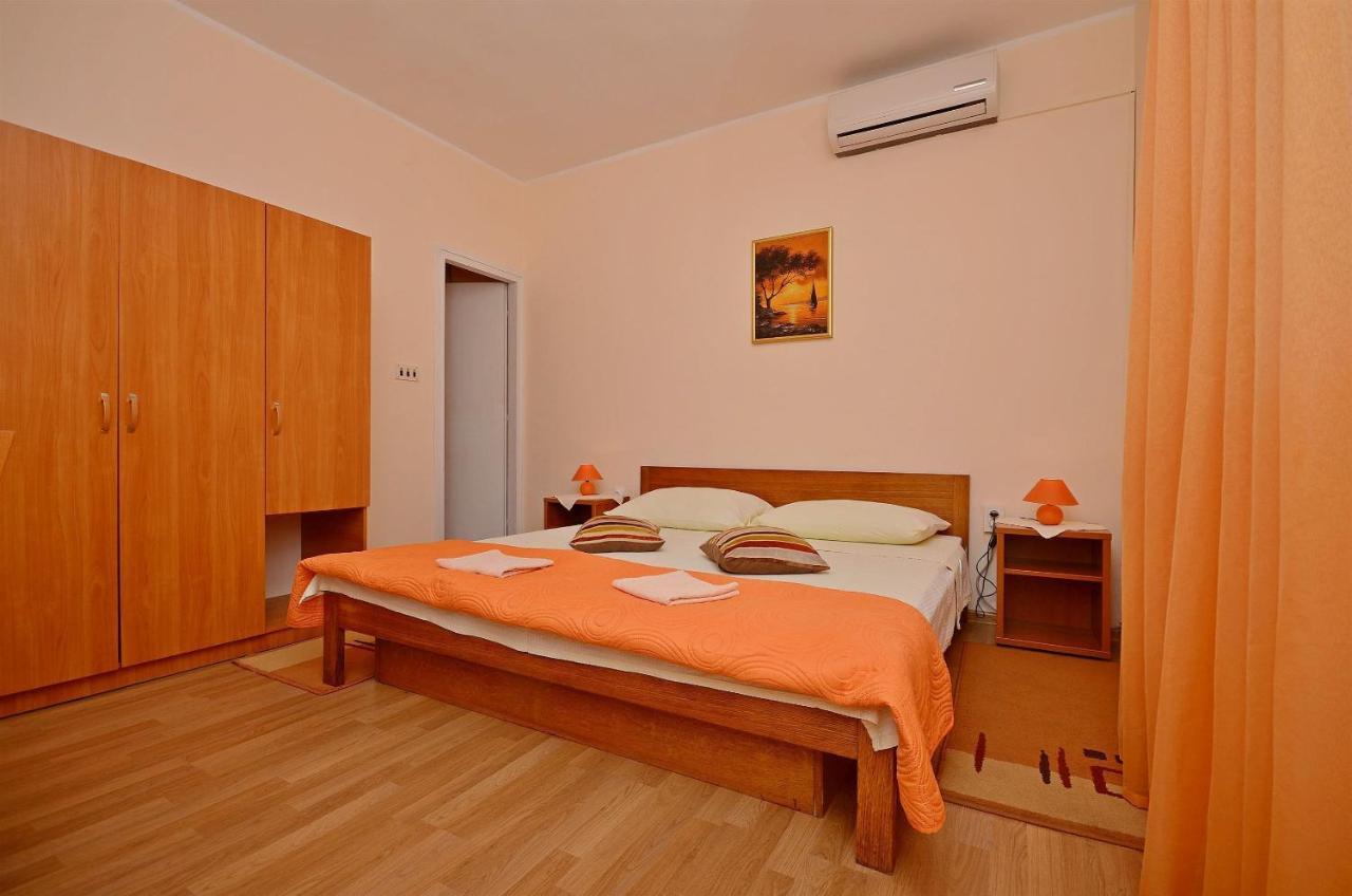 Apartment And Room Ivica Vodice Bagian luar foto