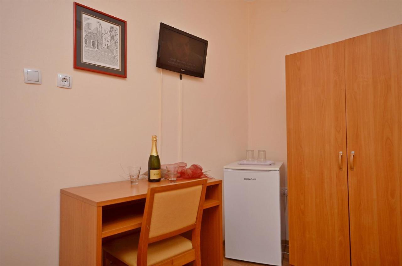 Apartment And Room Ivica Vodice Bagian luar foto