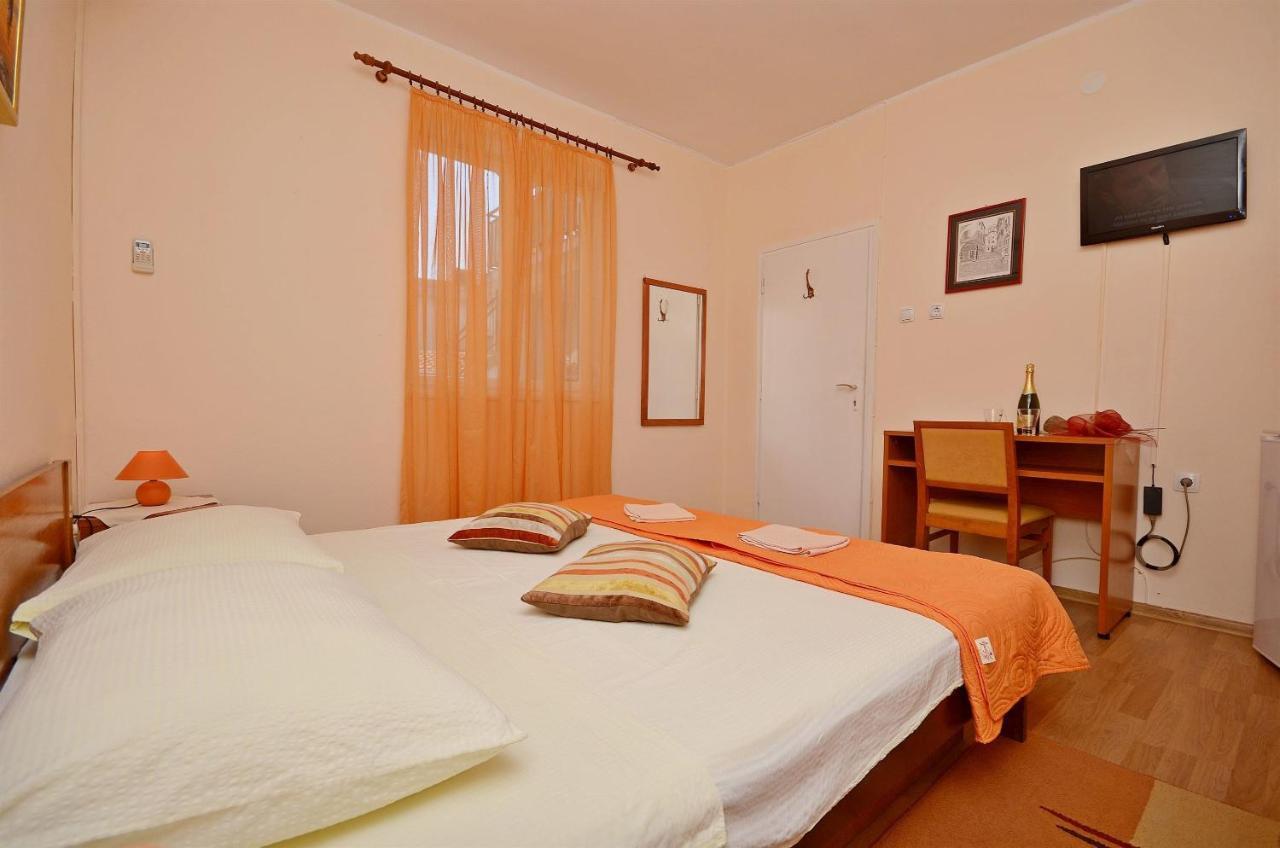 Apartment And Room Ivica Vodice Bagian luar foto