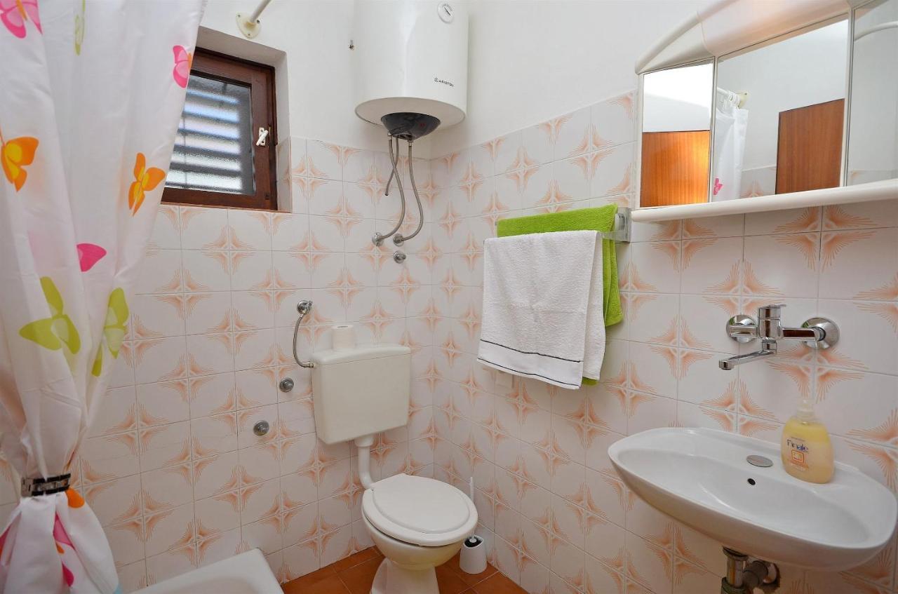 Apartment And Room Ivica Vodice Bagian luar foto