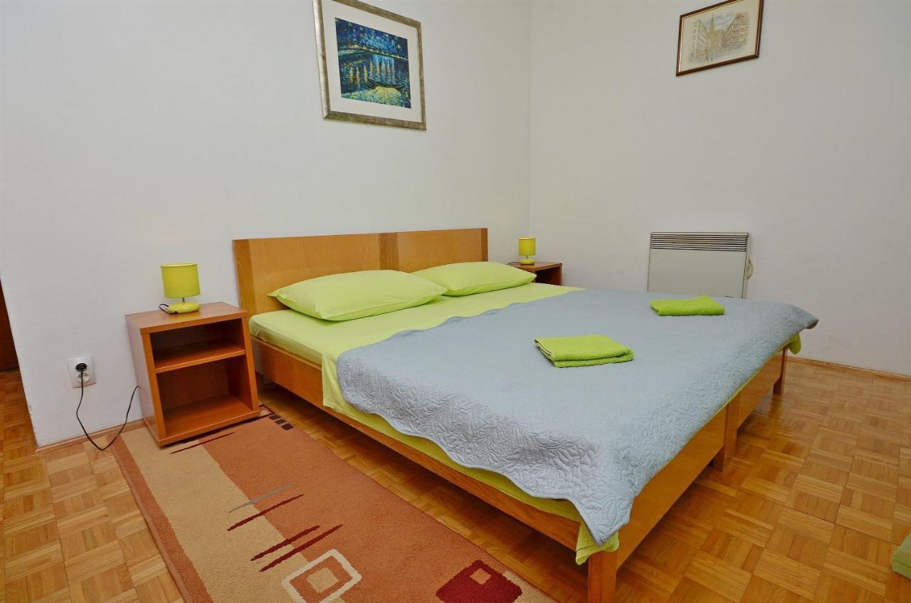 Apartment And Room Ivica Vodice Bagian luar foto
