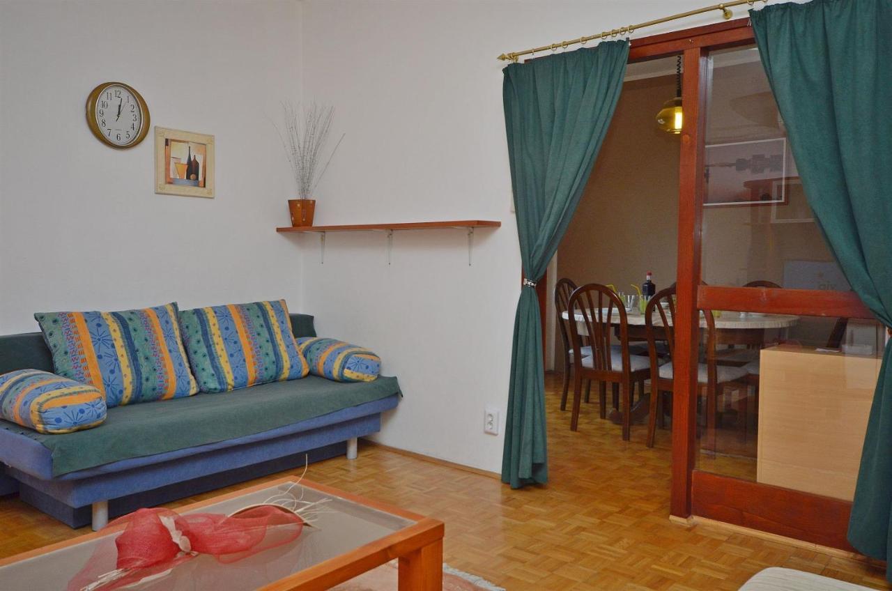 Apartment And Room Ivica Vodice Bagian luar foto