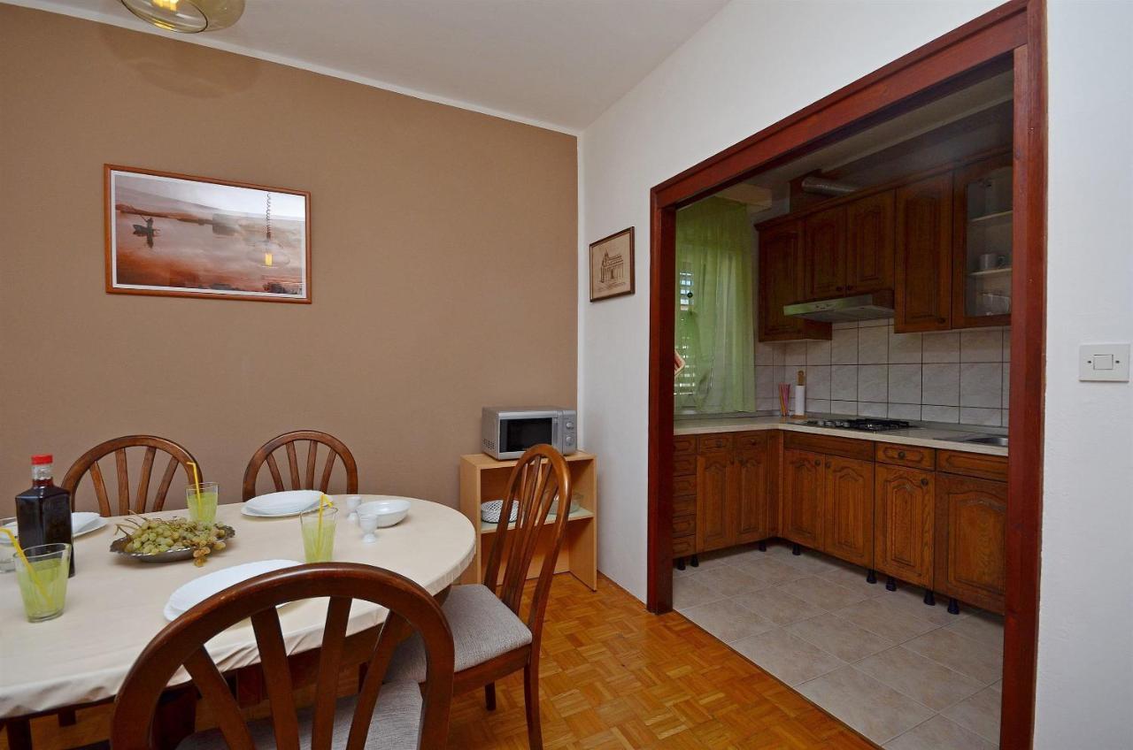 Apartment And Room Ivica Vodice Bagian luar foto