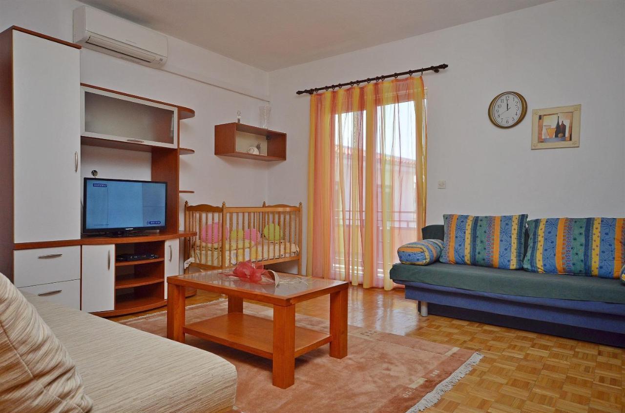 Apartment And Room Ivica Vodice Bagian luar foto