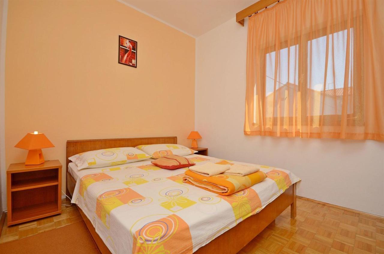 Apartment And Room Ivica Vodice Bagian luar foto