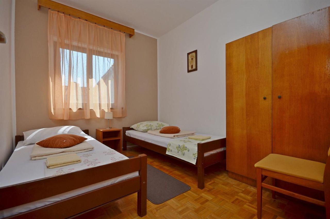Apartment And Room Ivica Vodice Bagian luar foto