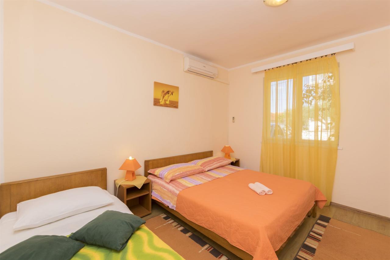 Apartment And Room Ivica Vodice Bagian luar foto