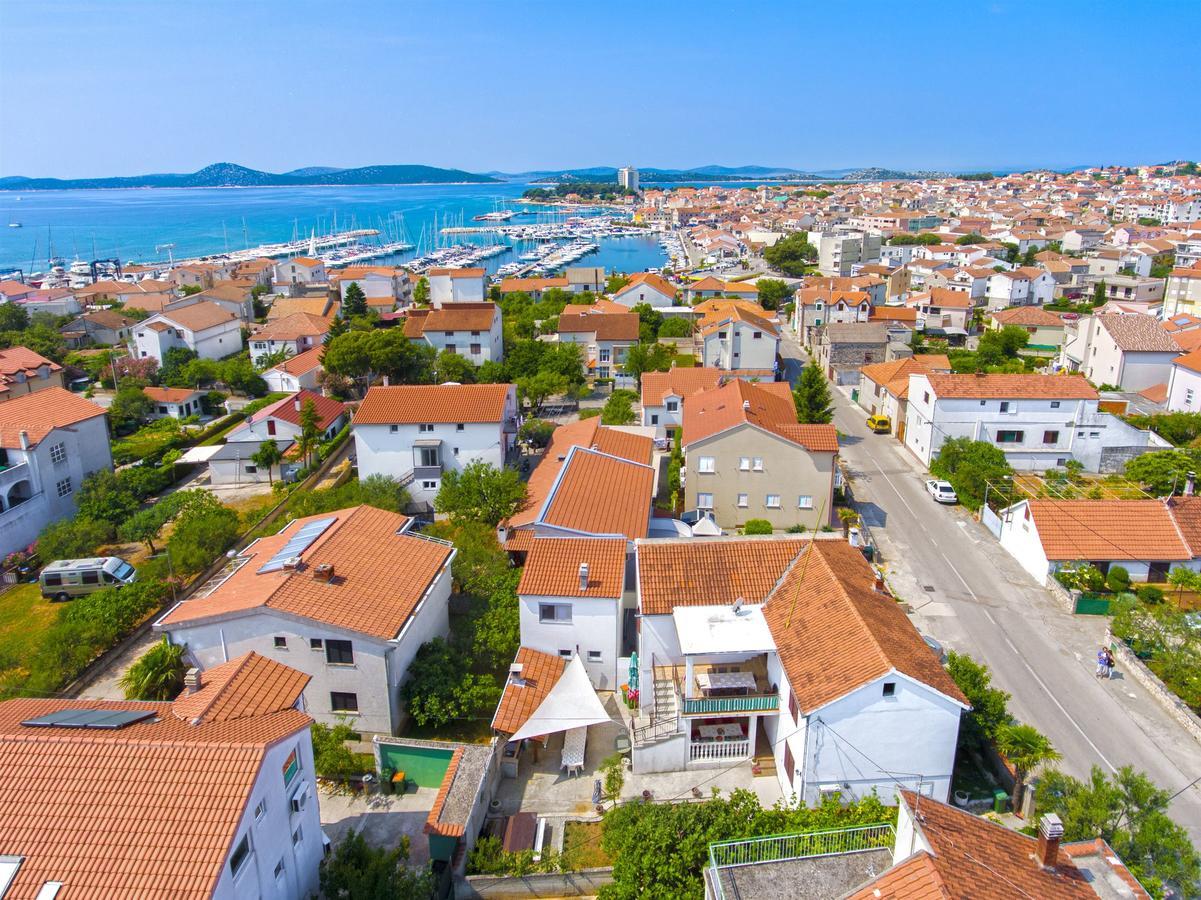 Apartment And Room Ivica Vodice Bagian luar foto