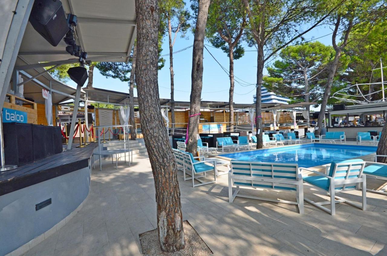 Apartment And Room Ivica Vodice Bagian luar foto